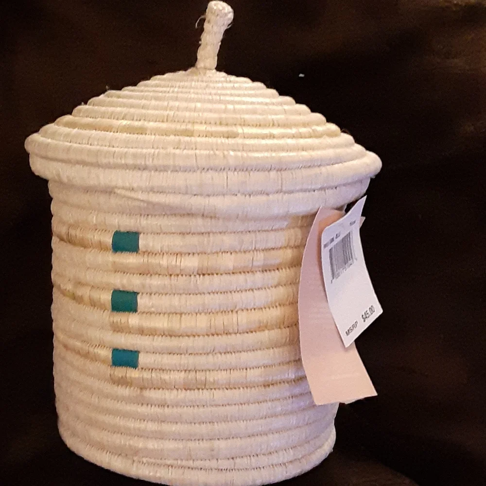 TO THE MARKET ethnically made basket with lid Natural blue yellow NEW Ta…